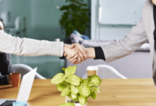 握手しているところ