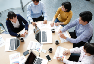 ミーティング中のイメージ