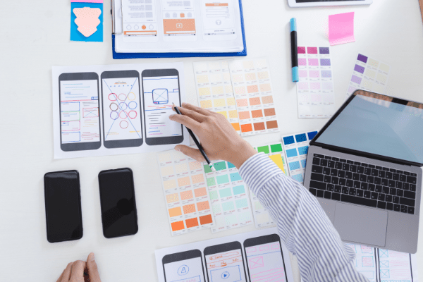 ユーザビリティについて指示を出しているところ